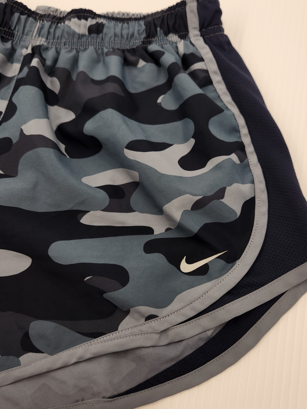Nike Women’s Blue Camo Athletic Shorts - Picture 2 of 9